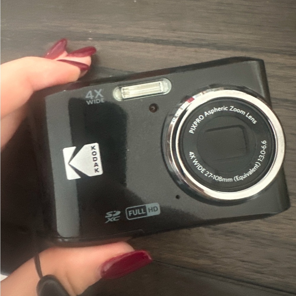 Kodak PIXPRO FZ45 Friendly Zoom Digital Camera with Camera Case Bundle